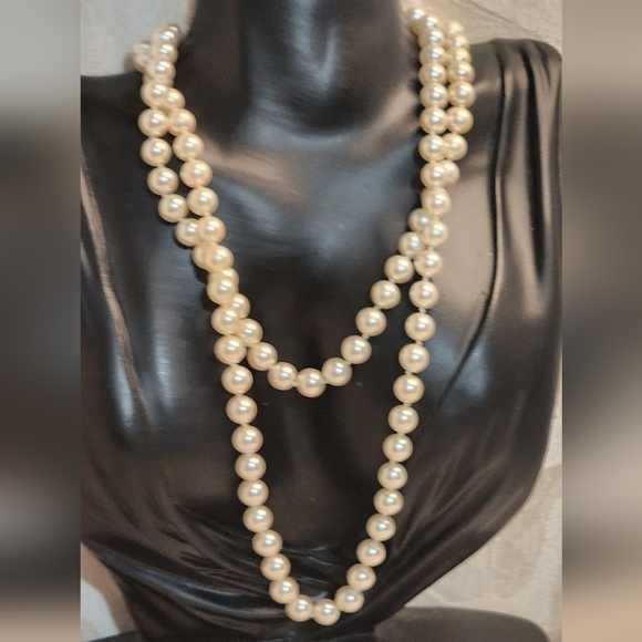 Vintage 70s Classic Faux Glass Pearl Long Necklace - Picture 4 of 11